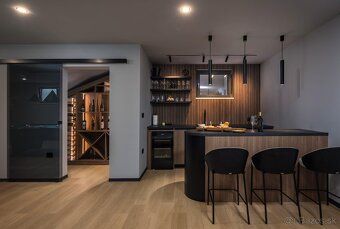 Základné informácie: Plocha: 296 m² Izby: 5 Lokalita: Kostre