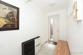 MODERNÉ BÝVANIE V SÚKROMÍ: 4-izb. byt v dvojdome so záhradou
