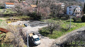 Stavebný pozemok o rozlohe 1 250 m² sa nachádza v malebnom m