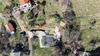 Stavebný pozemok o rozlohe 1 250 m² sa nachádza v malebnom m