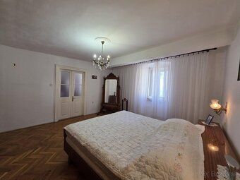 Tento priestranný byt sa nachádza v malebnom meste Senj, len