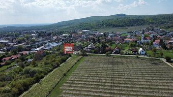 Typ: Pozemok pre rodinné domy Obec: Limbach
Ponúkame na pred