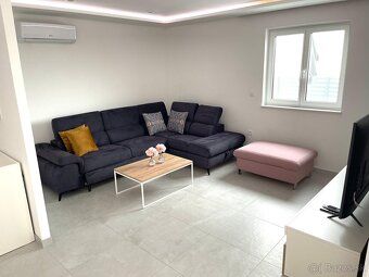 Dvojizbový byt s rozlohou 70,06 m² sa nachádza v srdci Crikv