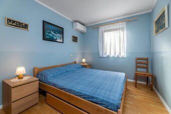 Na predaj je funkčný byt na prízemí v obytnom dome v Baške, 