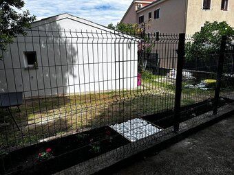 Tento krásny dom sa nachádza v pokojnej oblasti Šilo, Dobrin