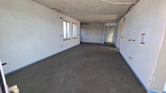 Základné informácie: Plocha: 176 m² Izby: 4 Lokalita: Crikve