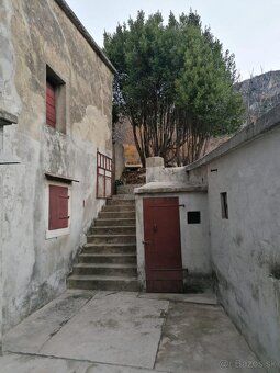 Na predaj je starší dom v Bribire s veľkým potenciálom a mim
