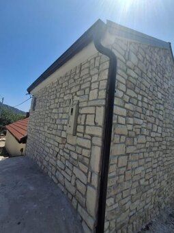 Tento krásny dom sa nachádza v malebnej oblasti Bribir, v bl