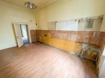 BYT NA RENOVÁCIU, PRVÝ RÁD K MORU V CENTRE CRIKVENICE
Predáv