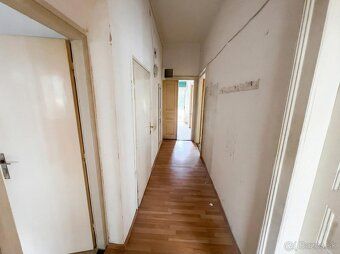BYT NA RENOVÁCIU, PRVÝ RÁD K MORU V CENTRE CRIKVENICE
Predáv