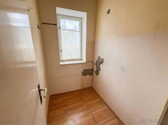 BYT NA RENOVÁCIU, PRVÝ RÁD K MORU V CENTRE CRIKVENICE
Predáv