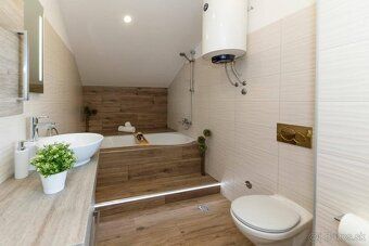 Moderný a priestranný dvojpodlažný apartmán na predaj, nachá
