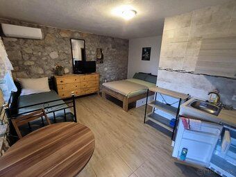 Predávame starý autentický dom na kompletnú rekonštrukciu a 