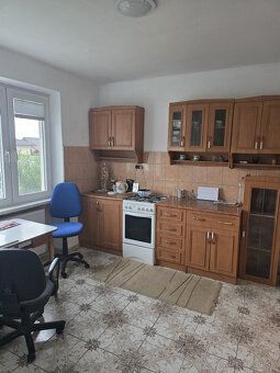 Prenájom priestranného rodinného domu (180 m² + suterén)
Hľa