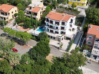 Predávame štúdiový apartmán v Dramlje s balkónom a panoramat