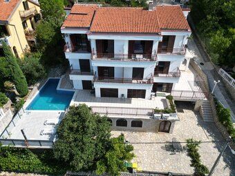 Predávame štúdiový apartmán v Dramlje s balkónom a panoramat