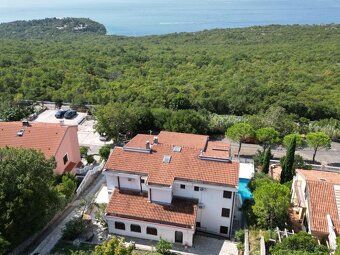 Predávame štúdiový apartmán v Dramlje s balkónom a panoramat