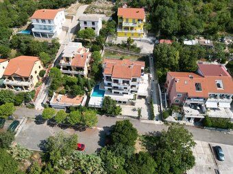 Predávame štúdiový apartmán v Dramlje s balkónom a panoramat