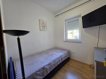 Predávame byt v tichej a atraktívnej lokalite, avšak blízko 