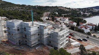 Tento priestranný byt sa nachádza v malebnej oblasti Primošt