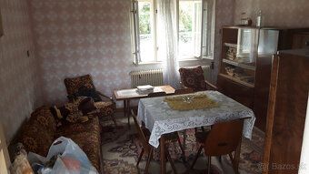 Ponúkame na predaj samostatne stojaci 4-izbový rodinný dom s