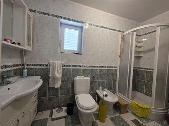 Predávame atraktívny apartmán na prvom poschodí, s celkovou 