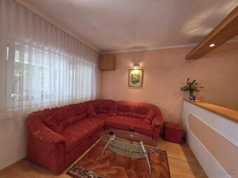 Predávame dvojpodlažný dom na pozemku o rozlohe 345 m². Dom 