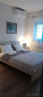 Iba 100 metrov od pláže a 850 metrov od centra Vodice, tento