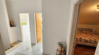 Na predaj je atraktívny podkrovný apartmán s celkovou plocho