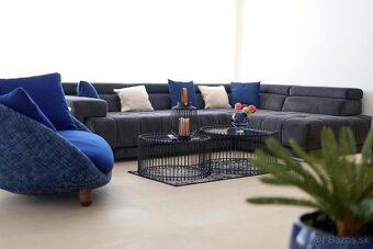 Predávame luxusnú modernú vilu s bazénom a spektakulárnym vý