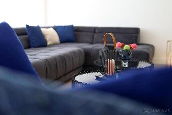 Predávame luxusnú modernú vilu s bazénom a spektakulárnym vý