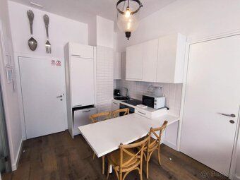 Predávame luxusne zariadené apartmány v centre Opatije. Apar