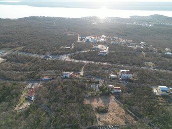 Krásne pozemok 525 m2 s projektom na rodinný dom vypracovaný