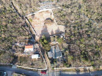 Krásne pozemok 525 m2 s projektom na rodinný dom vypracovaný