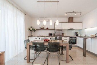 Jedinečná nehnuteľnosť na predaj! Apartmán s vlastným prístu