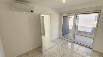 Nová budova s 6 apartmánmi 500 metrov od pláže a centra Nova