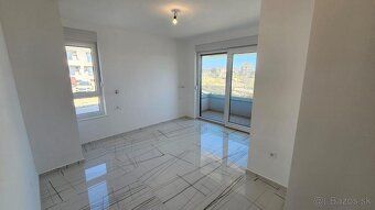 Nová budova s 6 apartmánmi 500 metrov od pláže a centra Nova