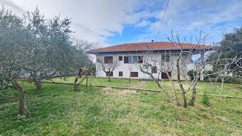 Výnimočný dom pokrýva 1300m2 pozemku a nachádza sa v Kraljev