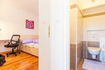 V menšej bytovej budove s 7 apartmánmi je na predaj atraktív
