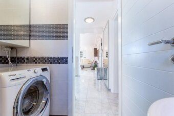 V menšej bytovej budove s 7 apartmánmi je na predaj atraktív