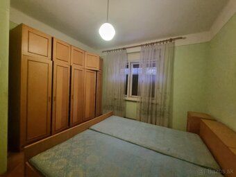 Ponúkame na predaj dom na renováciu, ktorý sa nachádza v šir