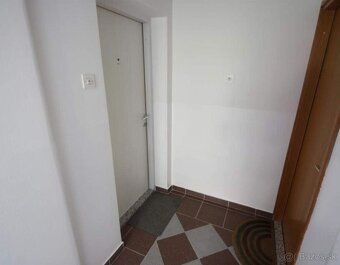 Na predaj je apartmán v prvej línii k moru, nachádzajúci sa 
