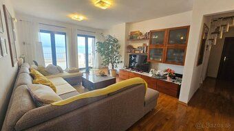 Samostatný dom s siedmimi apartmánmi, plne vybavený a určený