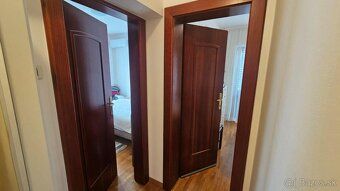 Samostatný dom s siedmimi apartmánmi, plne vybavený a určený