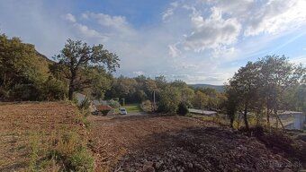 Na predaj: rovný stavebný pozemok o rozlohe 371 m², nachádza
