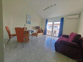 PODLAŽIE S DVOMA APARTMÁNMI BLÍZKO MORA.
Predávame podlažie 