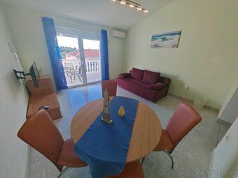 PODLAŽIE S DVOMA APARTMÁNMI BLÍZKO MORA.
Predávame podlažie 