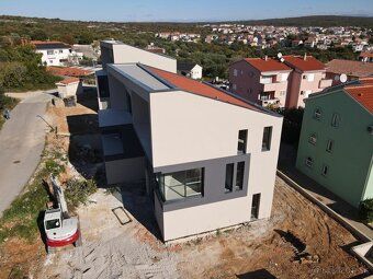 Penthouse na predaj v novej budove v meste Krk, 500 metrov o
