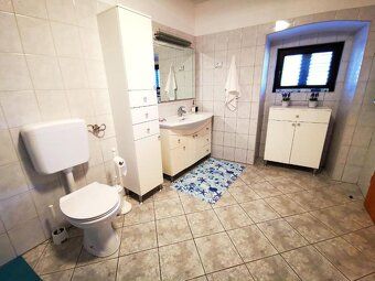 Na predaj sú dve prepojené domy s celkovou plochou 240 m² v 