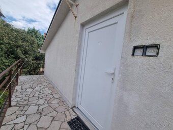 Tento moderný byt sa nachádza v srdci Crikvenice, len pár kr